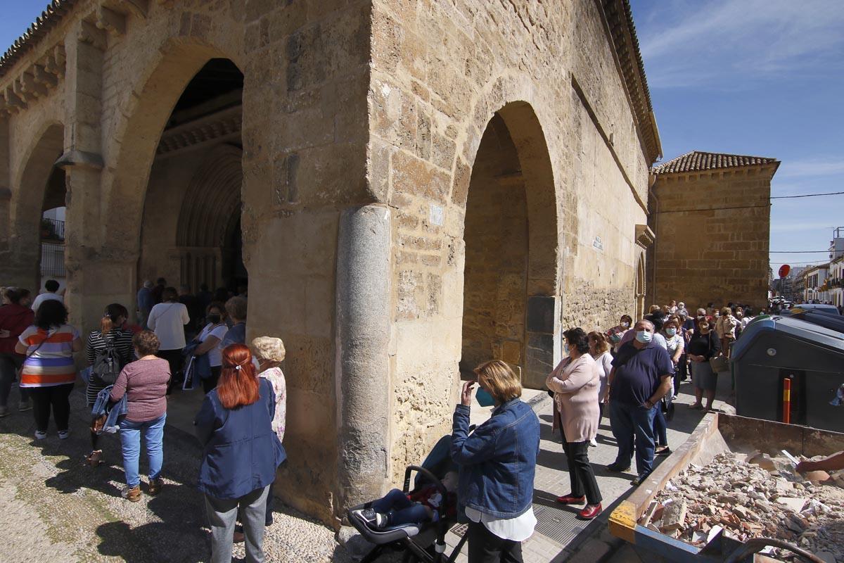 Martes y trece en San Lorenzo, colas para visitar a la Virgen de los Remedios