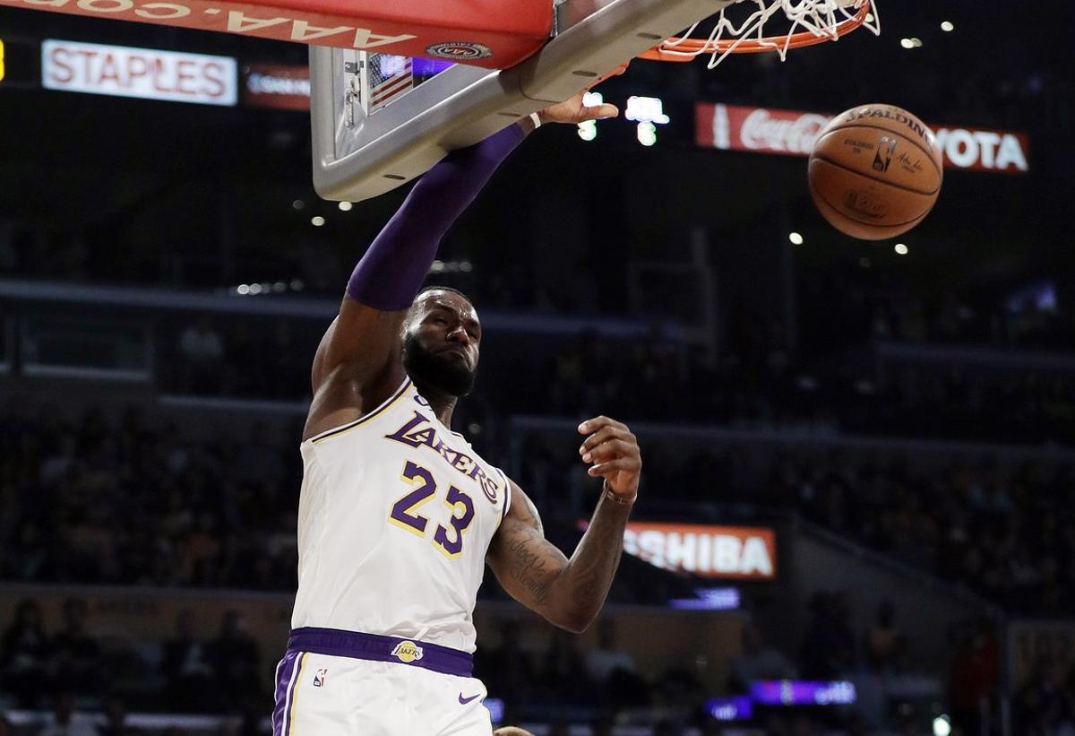 Los Angeles Lakers’ LeBron James (23) dunks against the Atlanta Hawks during the first half of an NBA basketball game Sunday, Nov. 11, 2018, in Los Angeles. (AP Photo/Marcio Jose Sanchez)