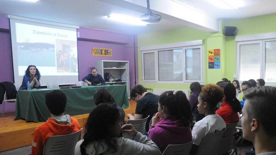 Marín y López ayer en el Instituto de Ribadesella.