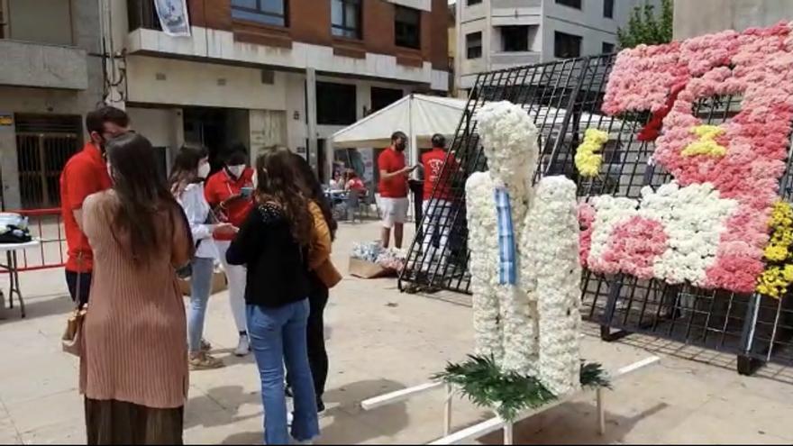 Los vila-realenses prosiguen con su homenaje floral a Sant Pasqual