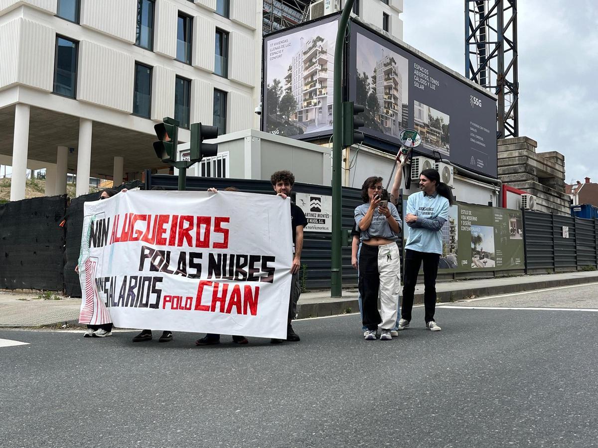 Manifestación por la vivienda, este sábado, en Santiago.