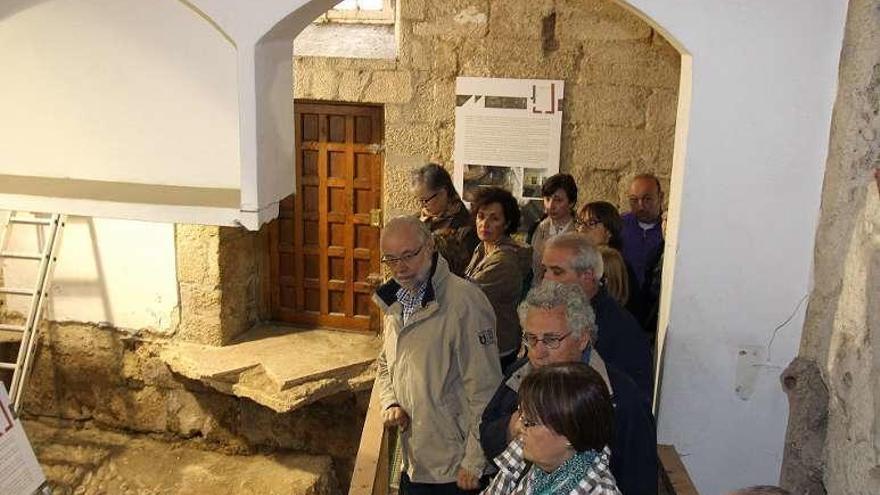 Una visita al edificio, durante el período de catas arqueológicas. // I.O.