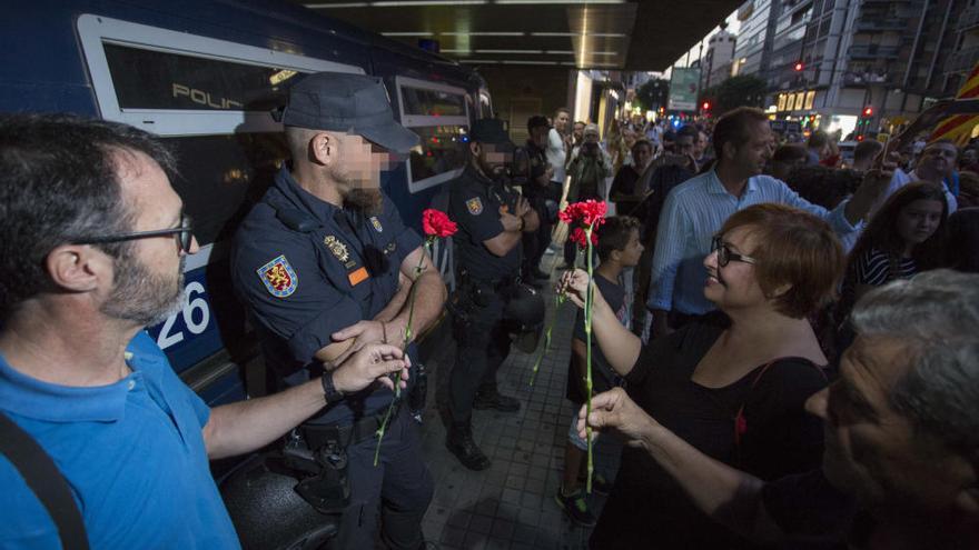 Concentración en València contra las detenciones en Cataluña