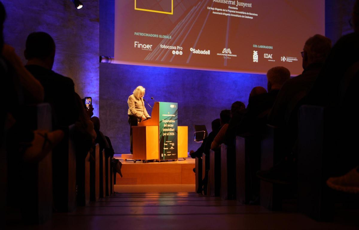Momento de la Tribuna Inmoscopia de los API, durante la intervención de Montserrat Junyent.