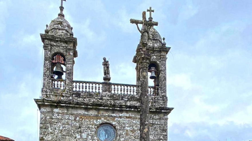 Foto de la nueva comisión de fiestas del Divino Ecce-Homo de Cerdedo, con el alcalde Jorge Cubela y el párroco Luis Caxide.