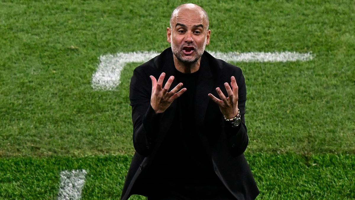 Guardiola se enfada durante la final de Champions con el Inter en Estambul.