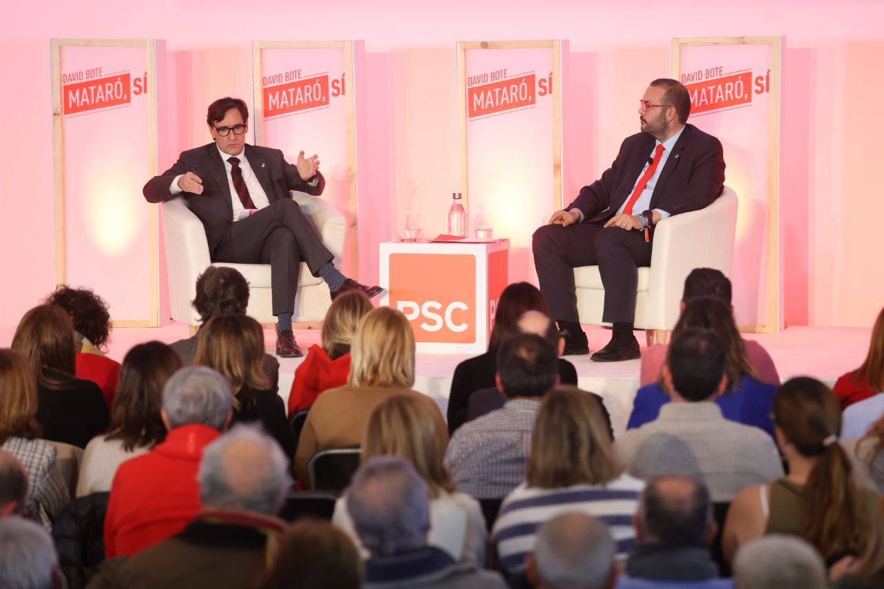 El candidato del PSC, Salvador Illa, junto al alcalde de Mataró, David Bote.