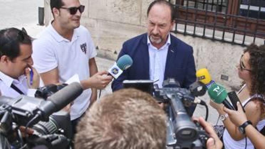 Emilio Bascuñana durante su comparecencia ante los medios.