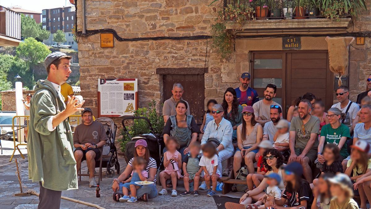 El Festival Art en Cicle de Súria porta al Poble Vell la màgia de Txema Muñoz amb l’espectacle «Gota»