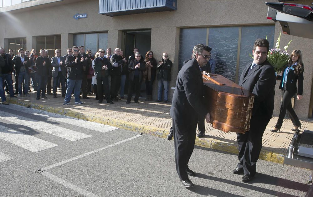 Directivos, jugadores, técnicos y peñistas del Hércules despiden al directivo, fallecido a los 67 años