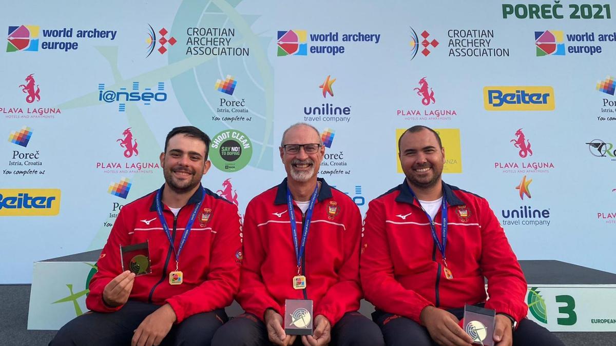 Daniel Morillo, a la derecha, con la medalla de oro.