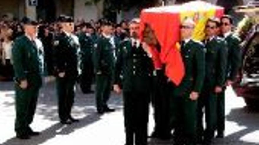 Emocionado adiós al guardia civil fallecido en accidente