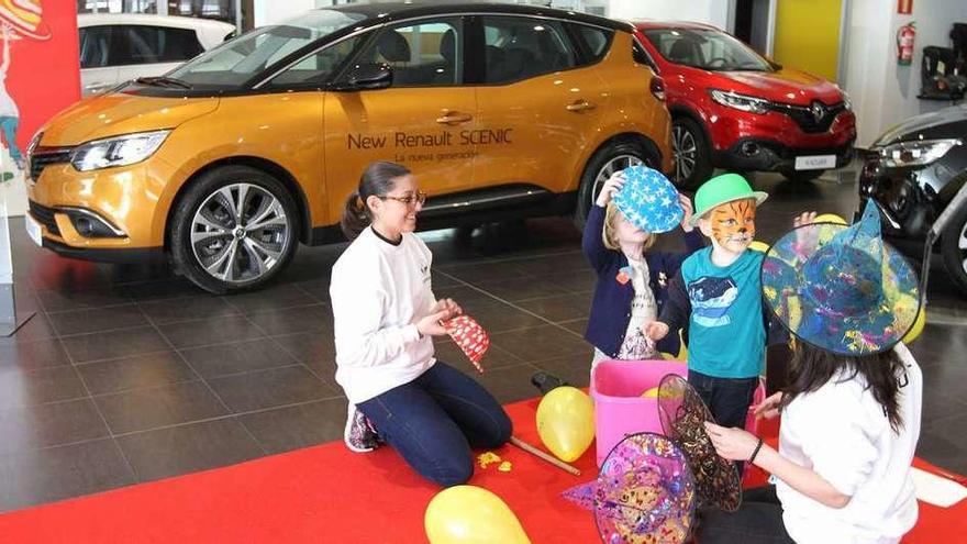 Talleres para niños y Os Bolechas en la presentación del nuevo Scenic