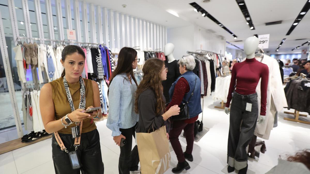 Las afiliaciones a la Seguridad Social en el sector del comercio repuntan con las campañas de estos meses.