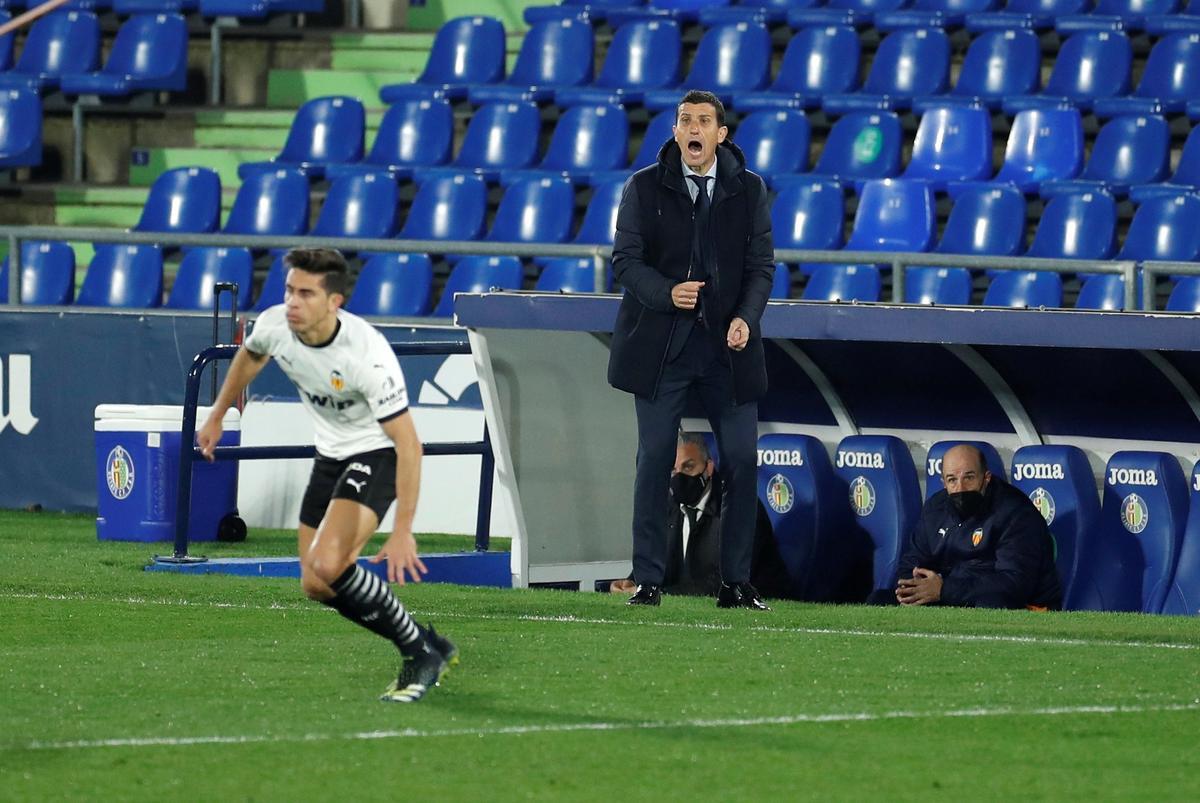 Javi Gracia dando órdenes en un partido a puerta cerrada frente al Getafe