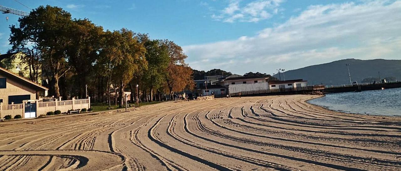 Aspecto de la playa de Matilde 
tras el paso de las brigadas 
municipales de limpieza.   | // R. A.