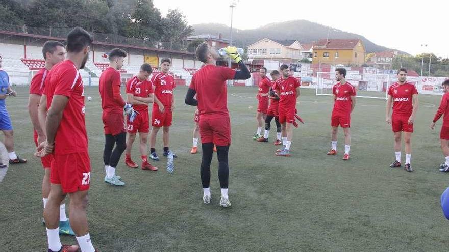 Primer entrenamiento del Alondras en la presente temporada. // Santos Álvarez