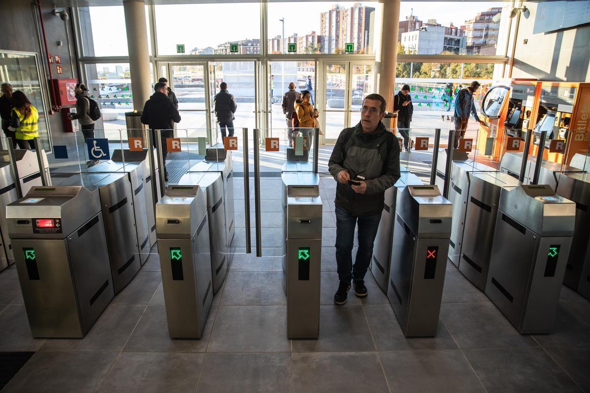 La estación de Rodalies de Sant Andreu entra en servicio