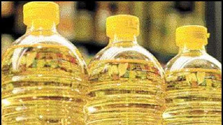 El aceite de girasol de Ucrania ha provocado una alerta alimentaria. / efe