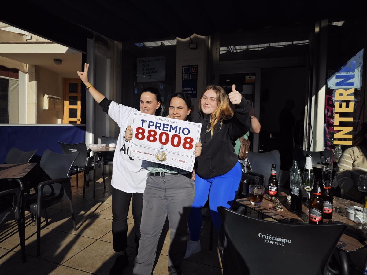 Así han celebrado en Can Picafort el Gordo de la Lotería de Naviad Así han celebrado en Can Picafort el Gordo de la Lotería de Naviad
