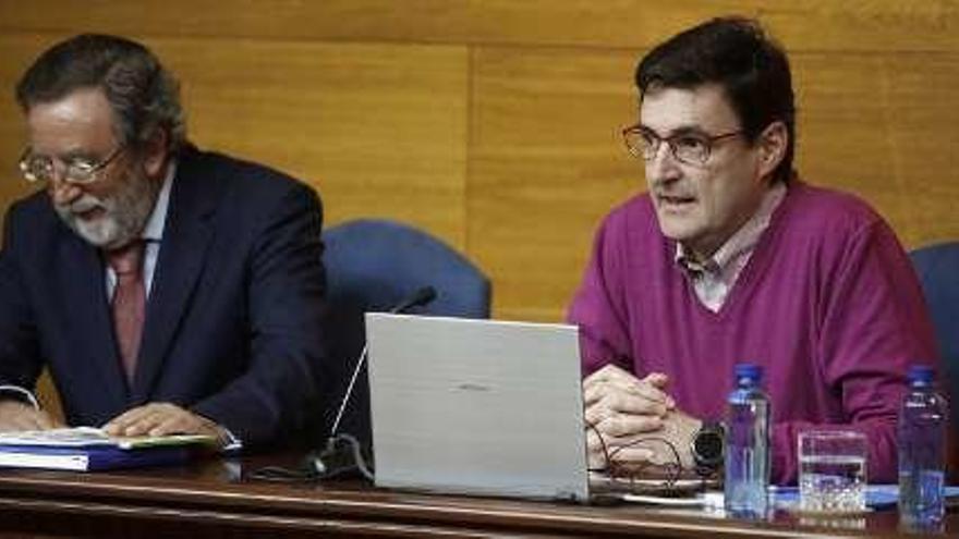 A la derecha, Francisco Ortiz, junto a Luis Albo, director del Centro de Estudios del Colegio de Abogados.