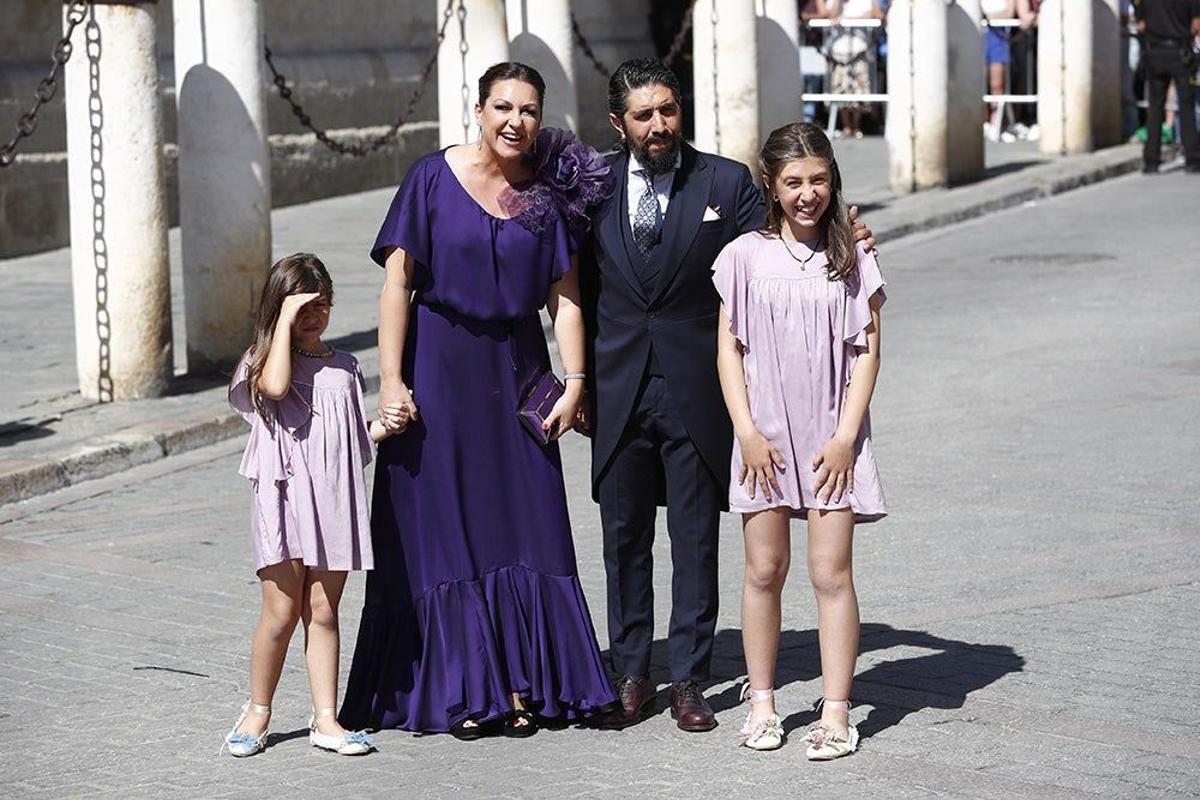 Niña Pastori y su familia