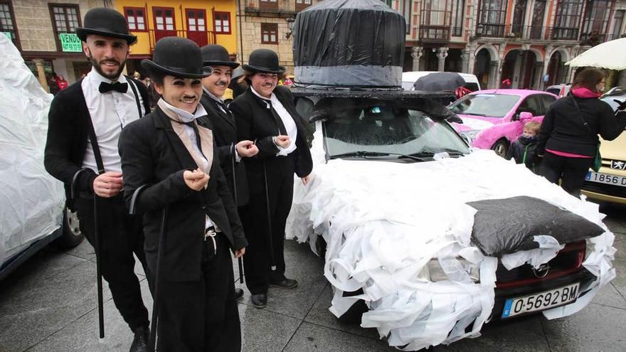 Participantes en una anterior yincana automovilística.