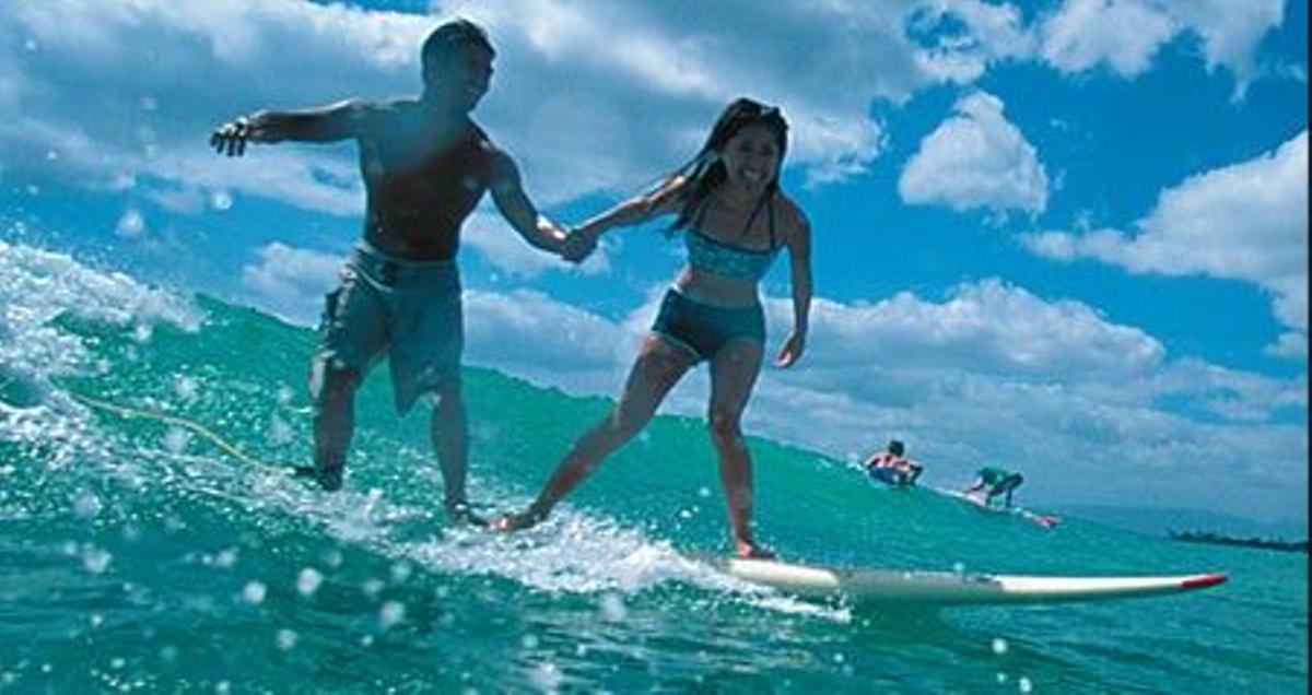 El surf es uno de los deportes estrellas en el archipiélago.