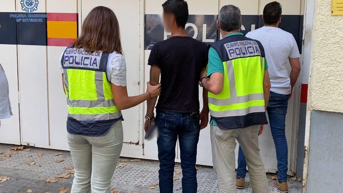 Detenen un home per donar una pallissa i violar una jove en un carreró de Palma