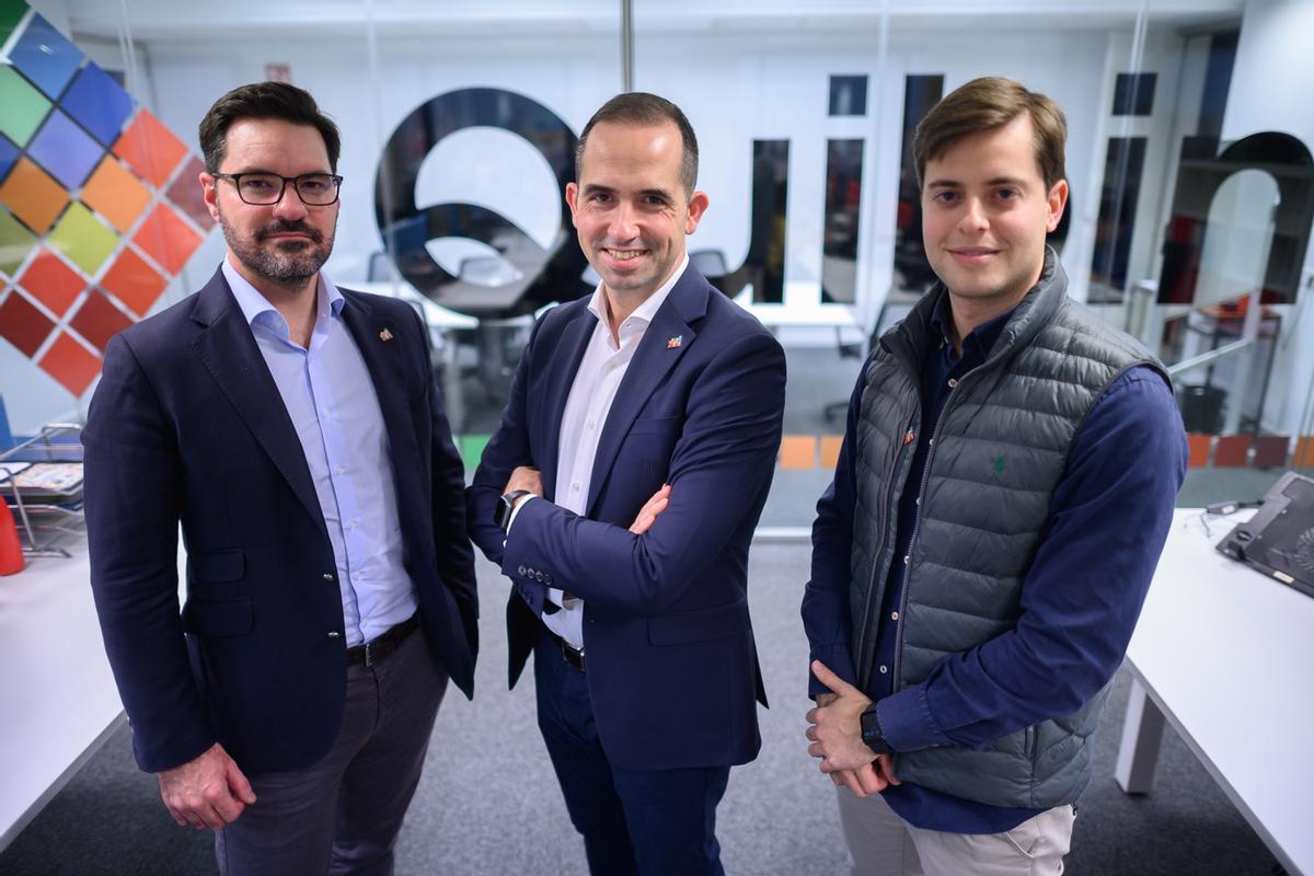 De izquierda a derecha: Alberto Valiente Montoro (Chief Operating Officer), Ángel Alberich-Bayarri (CEO &amp; Co-founder) y Javier Sáez Ipiens (VP Finance &amp; Business Intelligence)