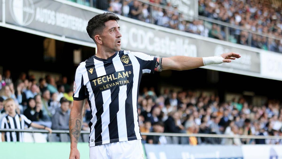 Pablo Hernández, uno de los capitanes del Castellón, anuncia su retirada como futbolista.
