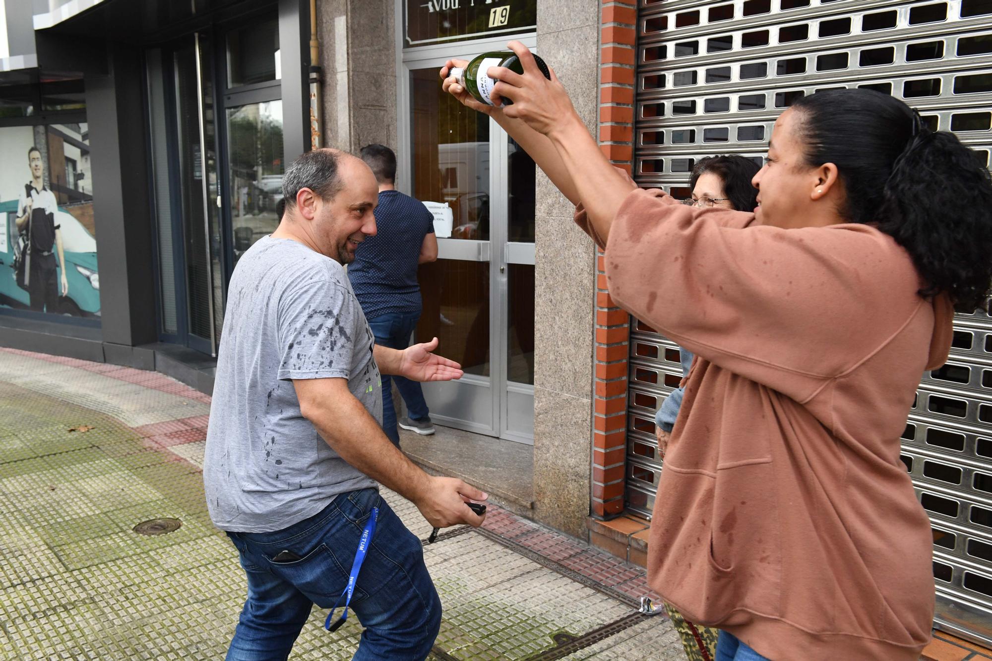 El Gordo cae en A Coruña: El primer premio de la Lotería de Navidad deja 180 millones entre la calle Barcelona y El Gaucho I