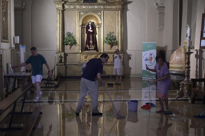 En imágenes | Reventón en la plaza San Miguel de Zaragoza
