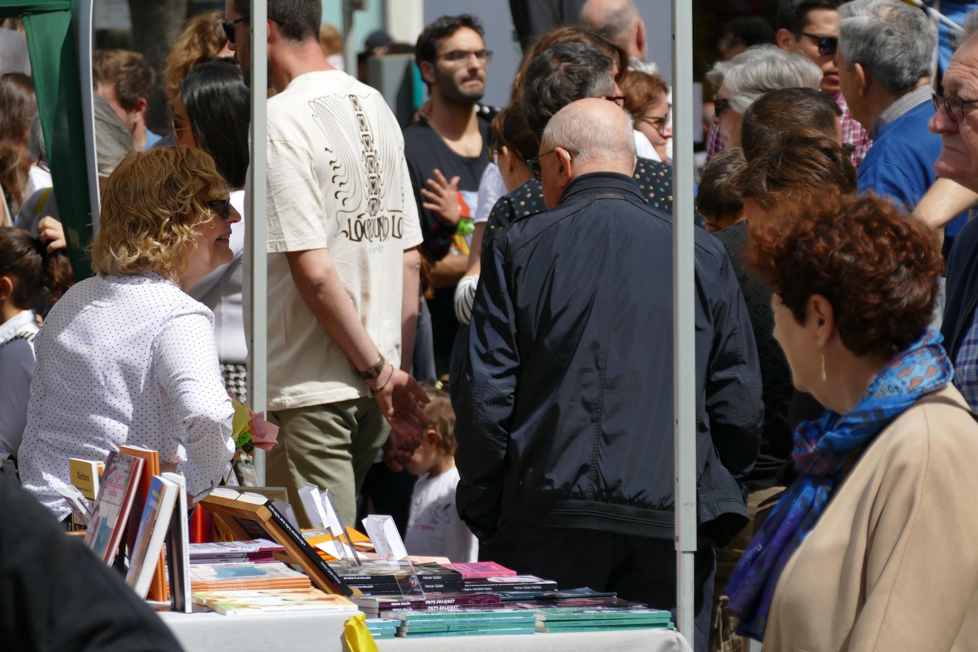 Figueres viu un Sant Jordi multitudinari