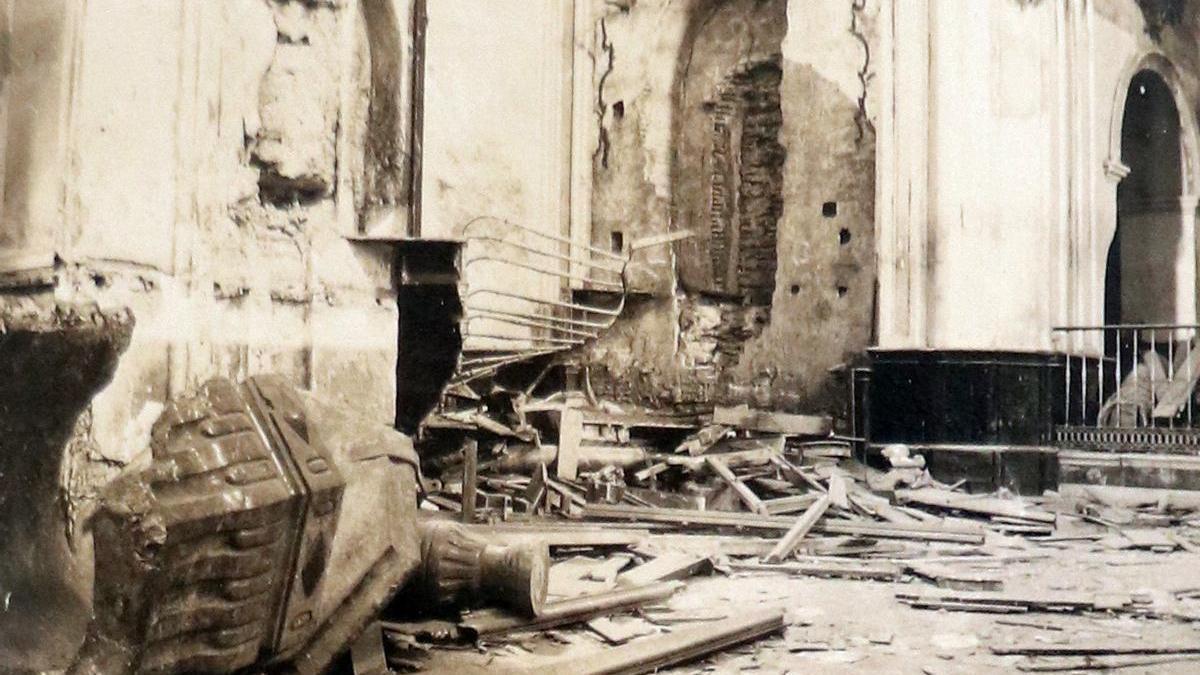 Interior de la iglesia del Carmen, en El Perchel, en mayo de 1931.
