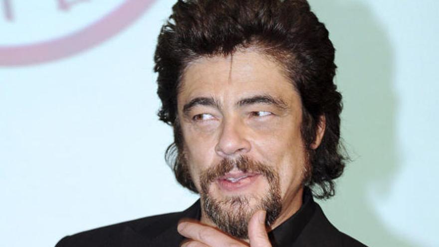 El actor Benicio del Toro pone la cara contra la violencia de género.