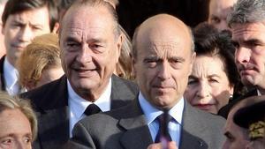 Chirac (izq.) junto a Alain Juppé, en el 2008 en París.