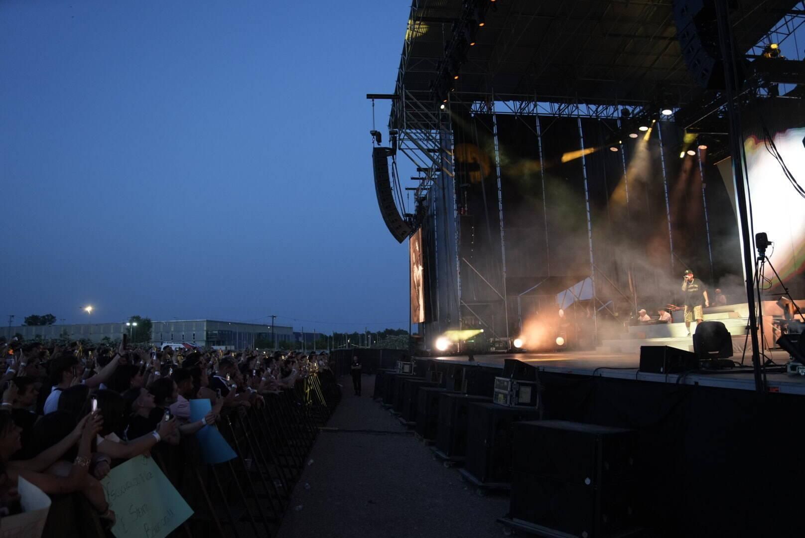 Maka 'cura cicatrices' a 3.000 personas en el recinto ferial de Badajoz