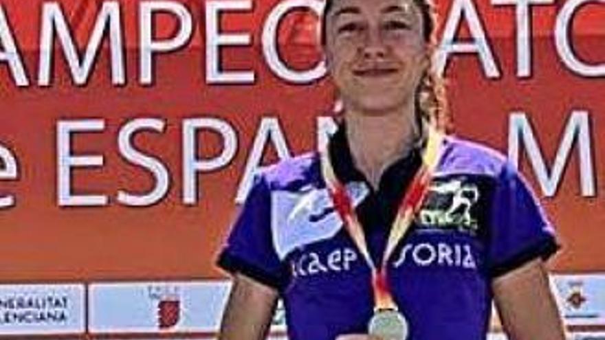 Raquel Alvarez, con la medalla de oro lograda en Sagunto.