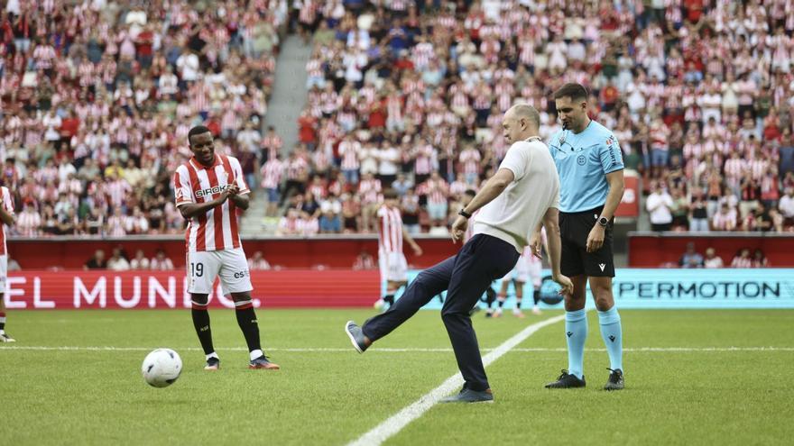 La emoción de Capi y el saque de honor de Juanjo: las otras victorias que celebró El Molinón
