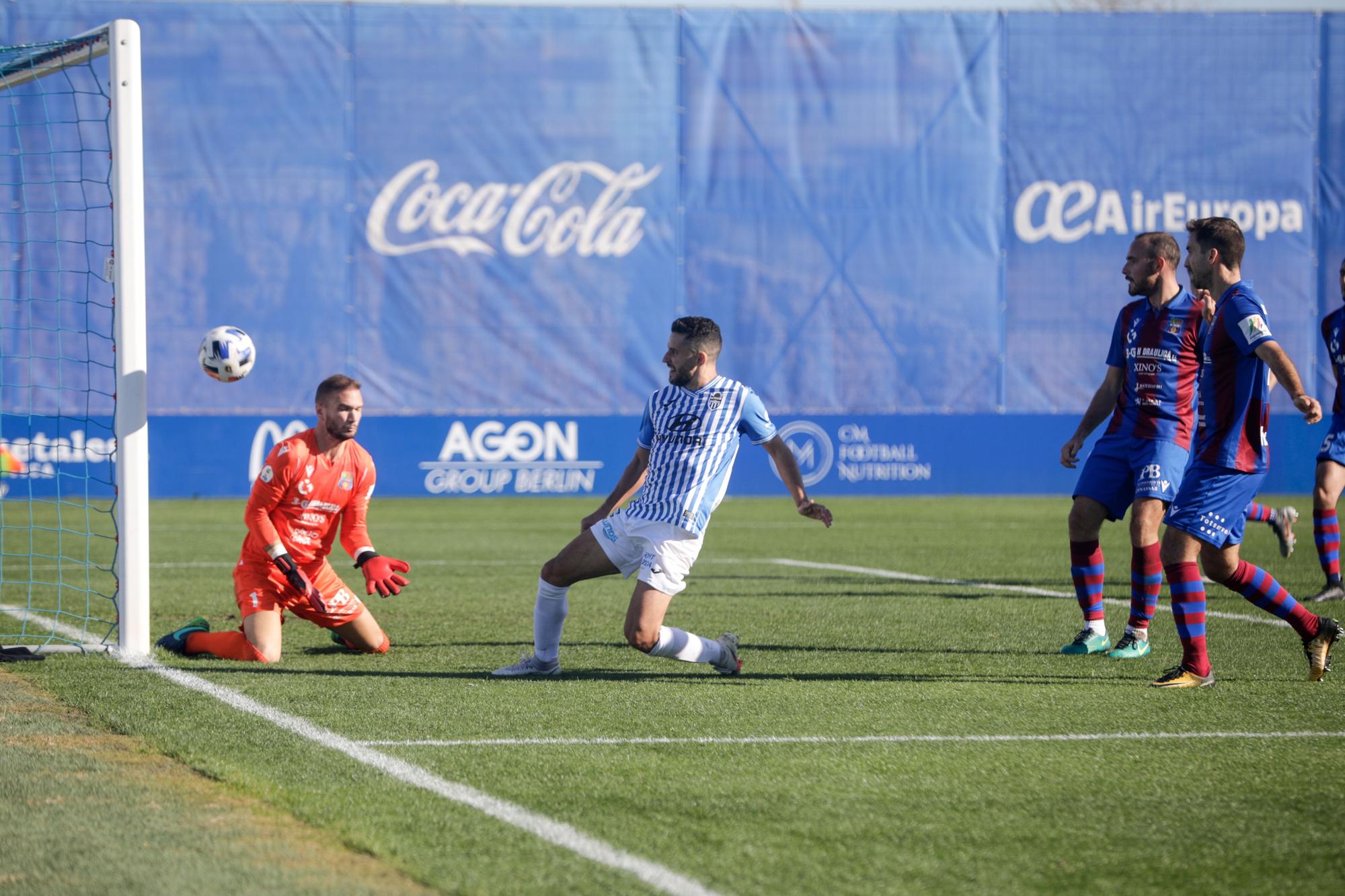 El Poblense logra su primera victoria a costa del Atlético Baleares