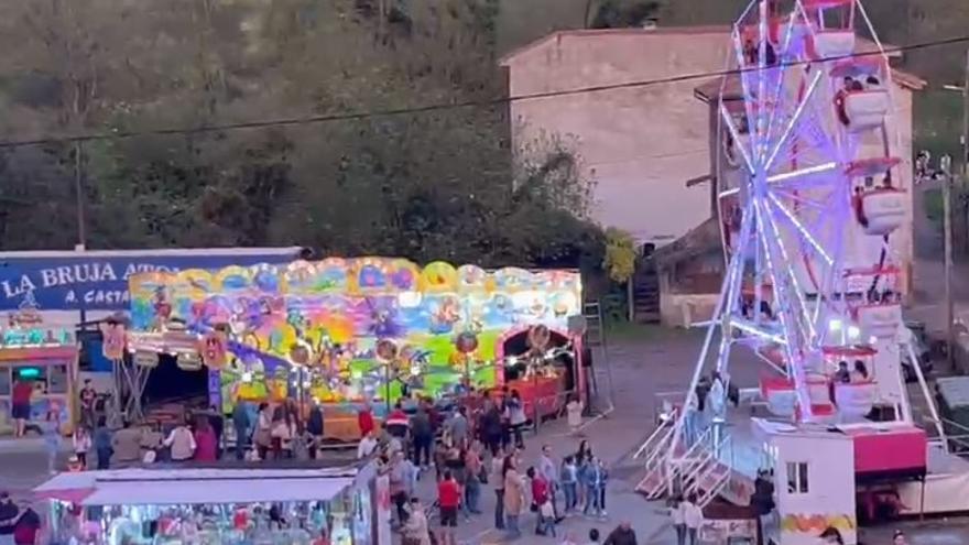 Los "caballitos" vuelven a Grado: la Primera Flor de los más pequeños tiene un mini parque de atracciones