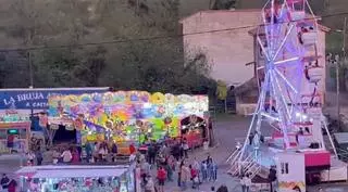 Los "caballitos" vuelven a Grado: la Primera Flor de los más pequeños tiene un mini parque de atracciones