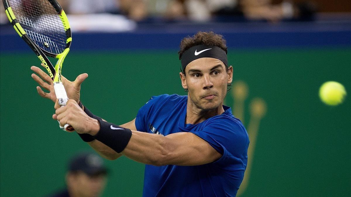 jcarmengol40500517 rafael nadal of spain hits a return during the men s 2nd rou171011134913