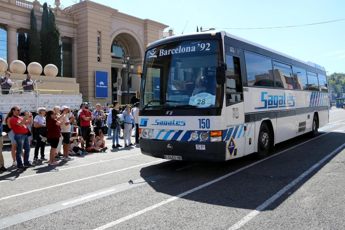 Los autobuses clásicos vuelven a recorrer el centro de Barcelona