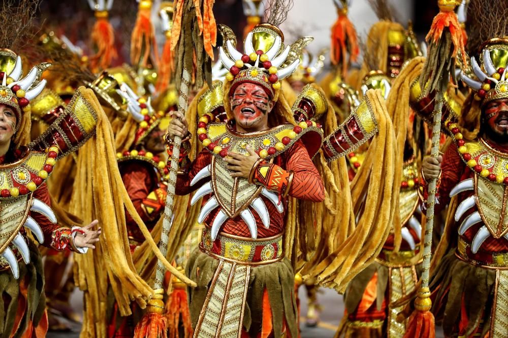 Arranca el Carnaval en Brasil al ritmo de samba.