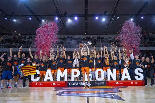 Así celebraron la Copa las jugadoras del Valencia Basket en Tarragona