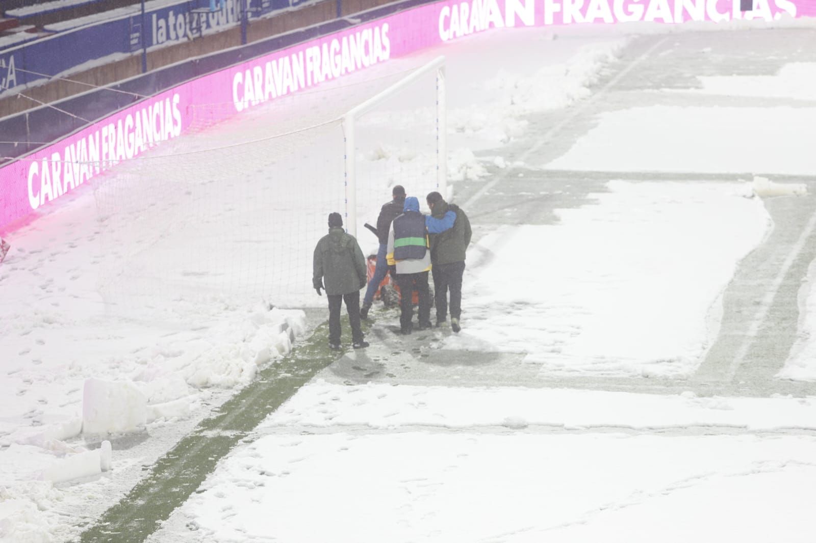 Real Zaragoza-Andorra, en imágenes: así está el estadio de La Romareda tras la nevada