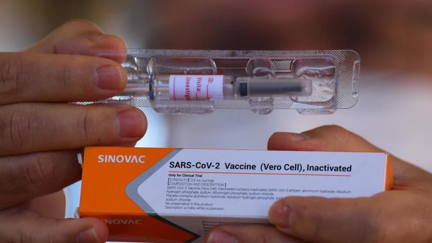 Una dosis de la vacuna de Sinovac contra el coronavirus, en fase tres de prueba.