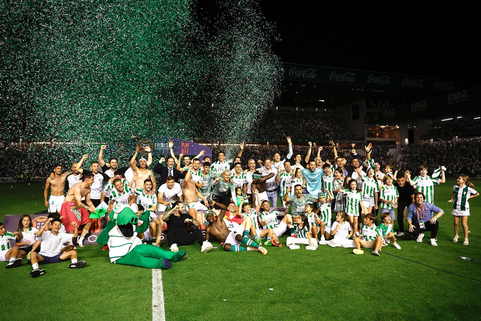 El Córdoba CF vuelve a Segunda / Las mejores imágenes de una noche para la historia